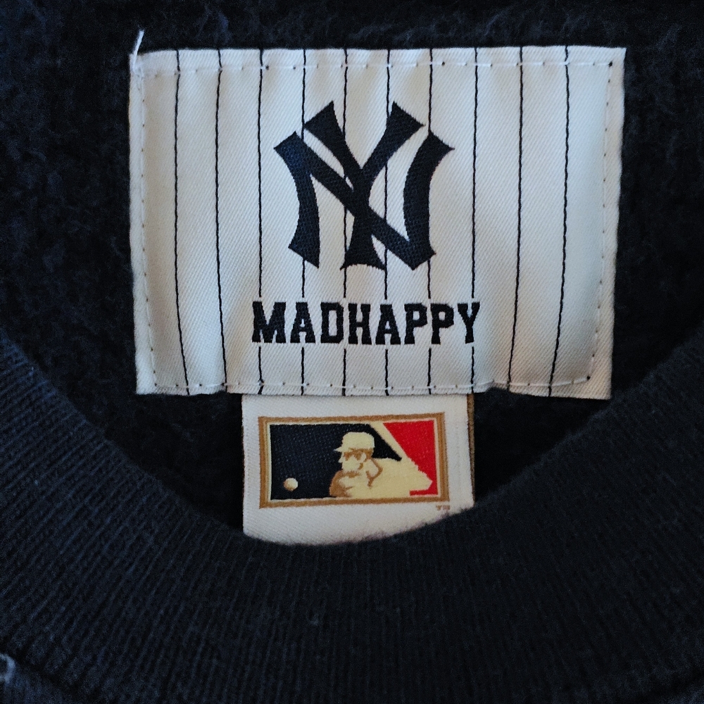 New MADHAPPY New York Yankees Crewneck Sweatshirt - XS - Picture 7 of 7